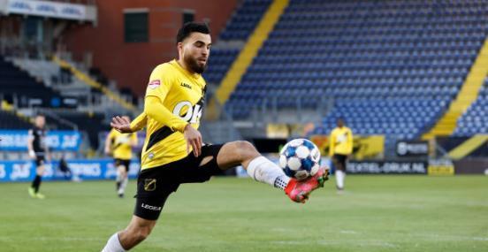 甚至高舉象 甚至高舉象